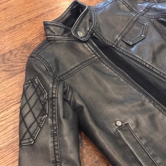 Adorable 24 month leather jacket - Picture 2 of 4